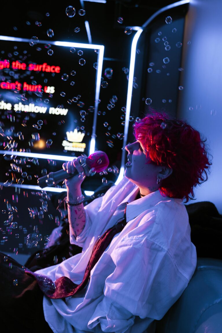 Geburtstagsparty bei KinGlow, Karaokegesang