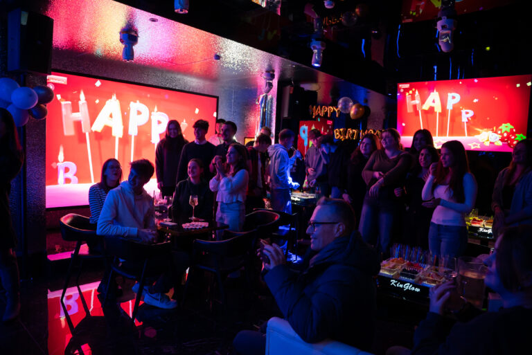 Geburtstagsfeier in der Lounge bei KinGlow