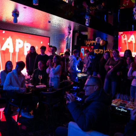 Geburtstagsfeier in der Lounge bei KinGlow